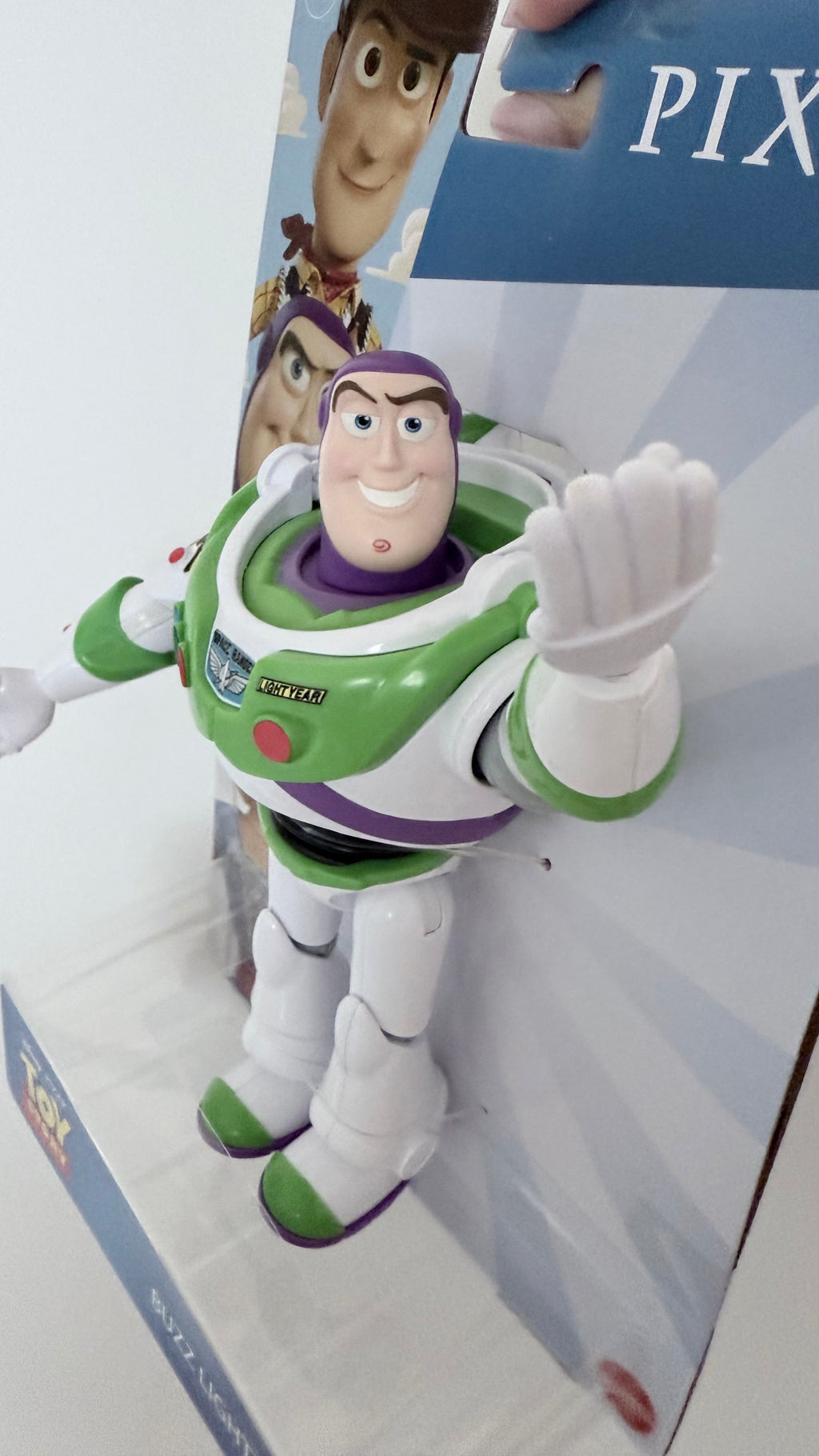Mattel Disney Pixar Toy Story Action Figure, Posable Buzz Lightyear in Signature Spacesuit Look, Collectible Toy, 7-inch